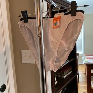 Warner's 4 Pairs of Bikini Briefs - NWT